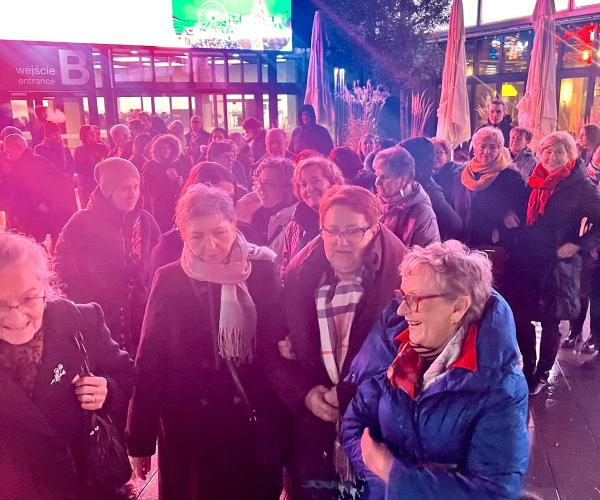 Zdjęcie uczestników po zakończeniu koncertu. 