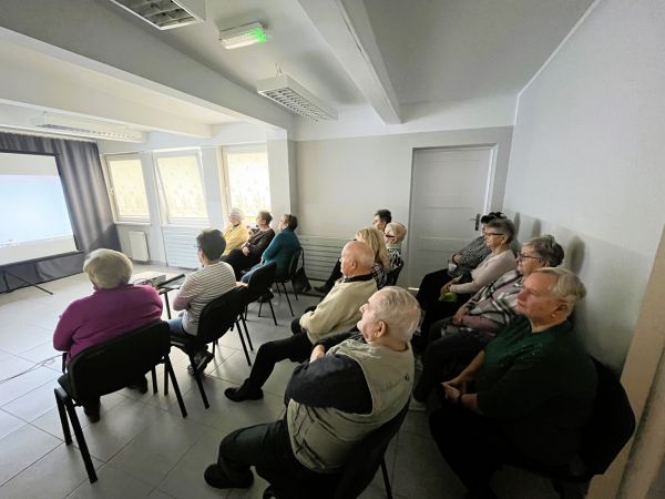 Zdjęcie Webinarium dla seniorów organizowane przez UKNF