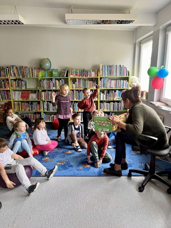 Zdjęcie Odkrywcy w Bibliotece - Tydzień Bibliotek